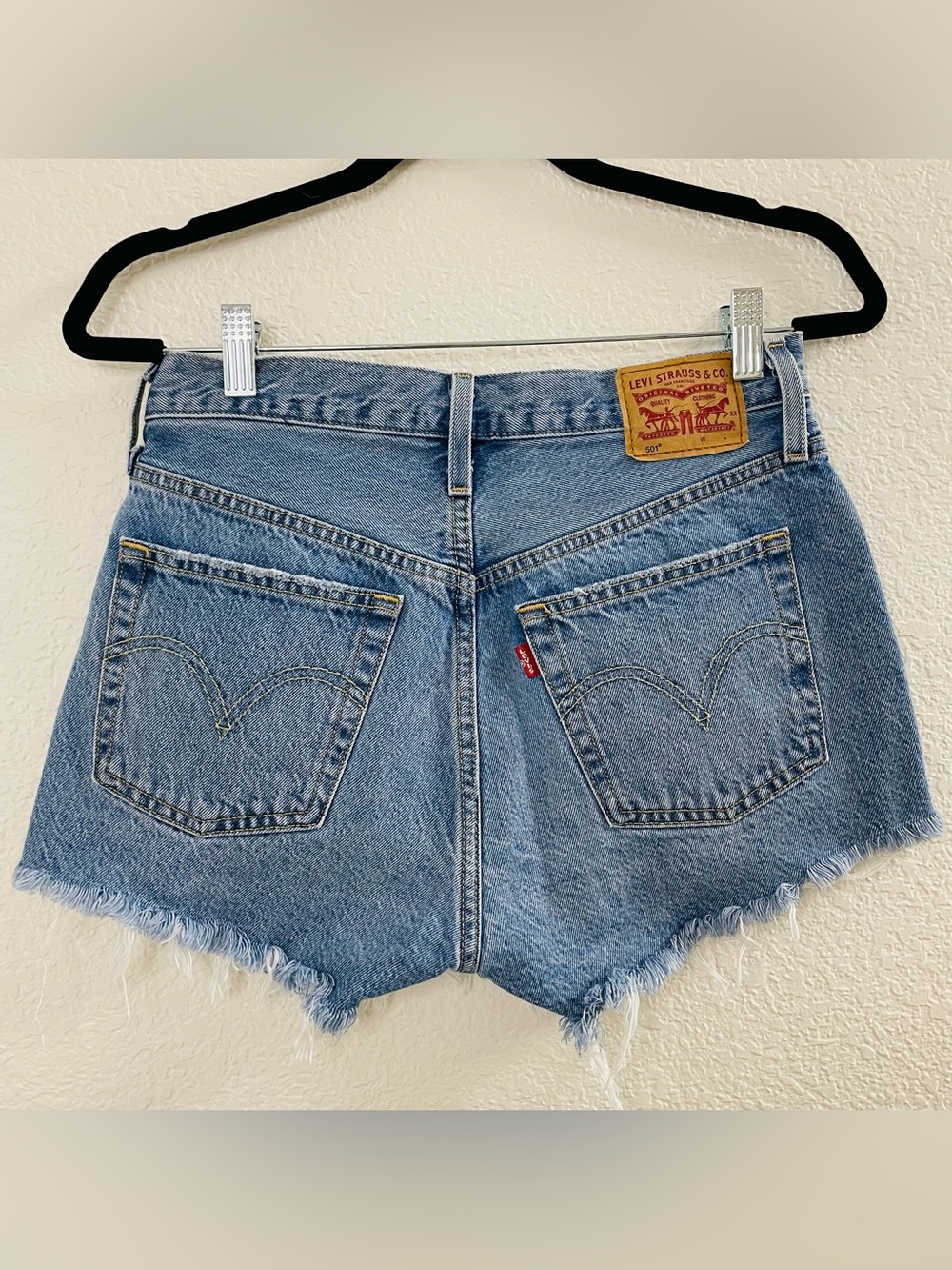 Levis WomensPremium 501 High Rise Medium Wash Cut Off Shorts | Size 27 - Picture 3 of 5